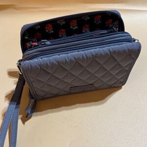Vera Bradley 3-In-1
Crossbody RFiD
Carbon Quilted Grey Phone Case Wallet nwot